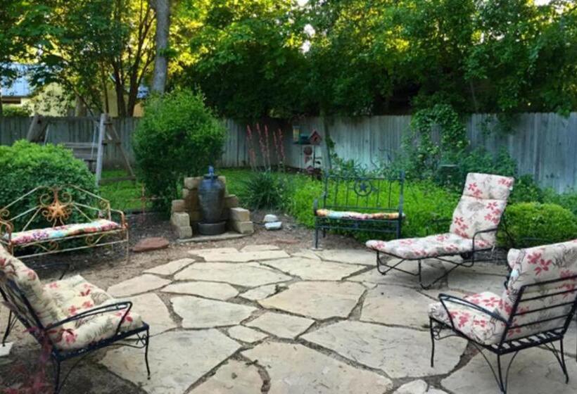 مبيت وإفطار Comal Inn