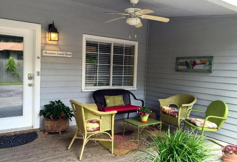 مبيت وإفطار Comal Inn