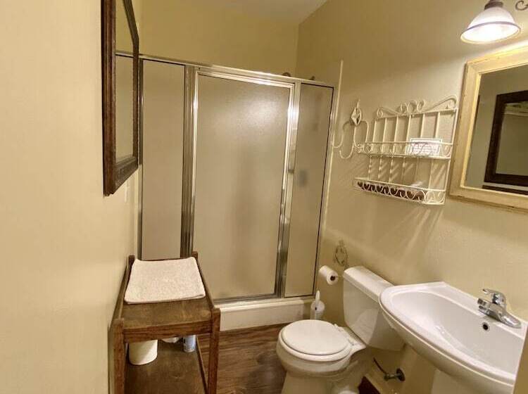 مبيت وإفطار Comal Inn