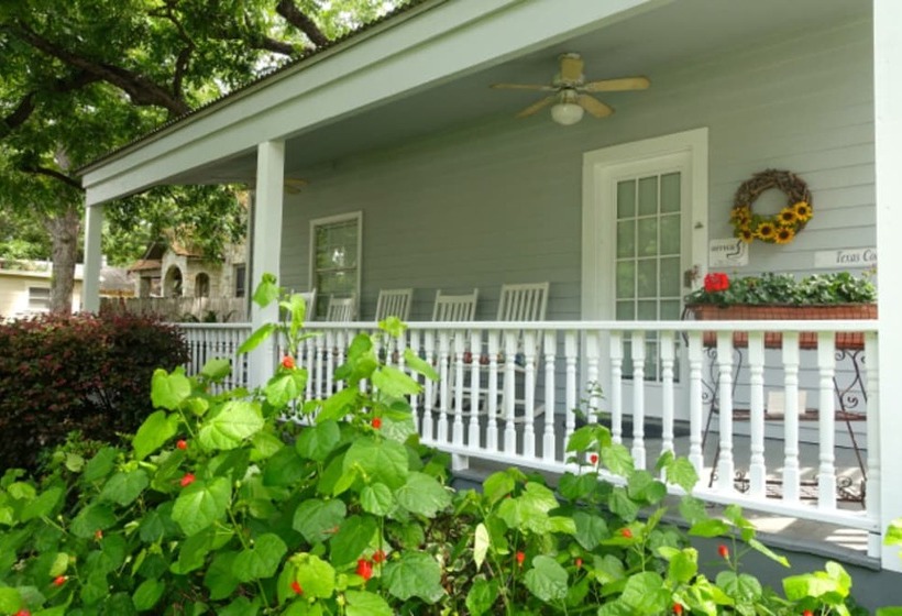 Bed and Breakfast Comal Inn
