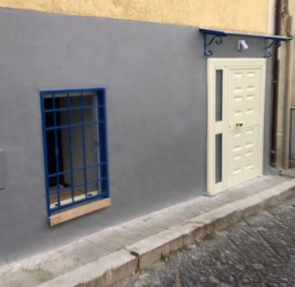 ベッドアンドブレックファースト Suite 01