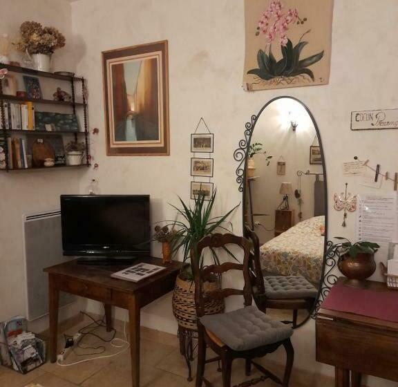 住宿加早餐  Cocon Provençal   T1 25m2   Sdb   Terrasse Privée & Accès Piscine à Saint Chamas