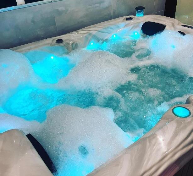 Отель Spabyelleetlui Spa Rouge Ou Bleu