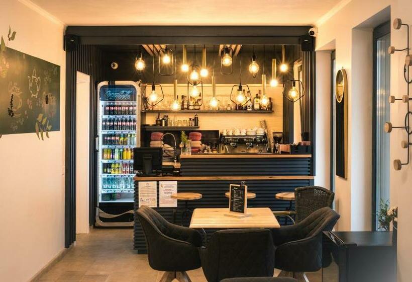 Lira Holiday Apartments