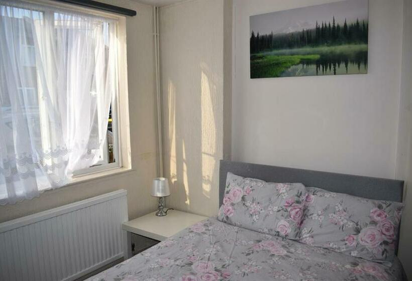 Пансион Aaby House In London