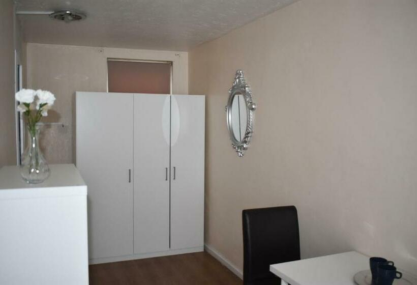 Пансион Aaby House In London