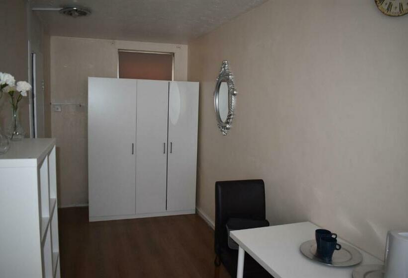 Пансион Aaby House In London