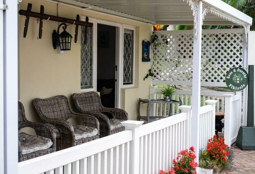 פנסיון Eight Palms