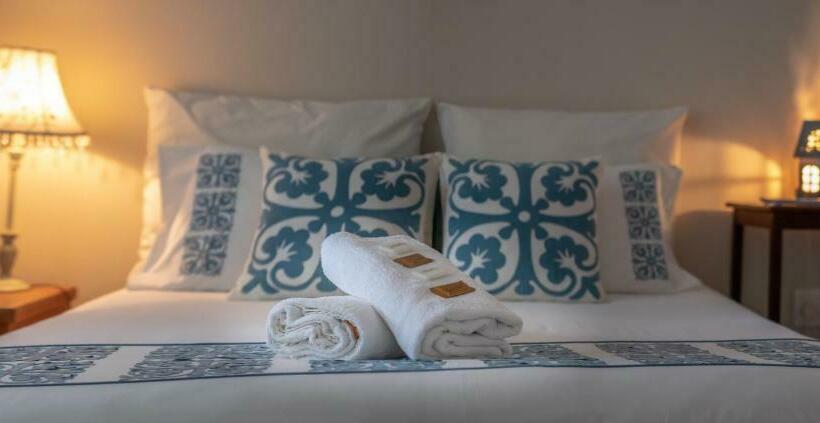 פנסיון Eight Palms