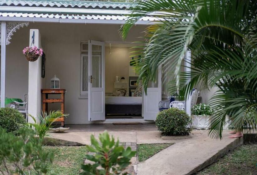 פנסיון Eight Palms