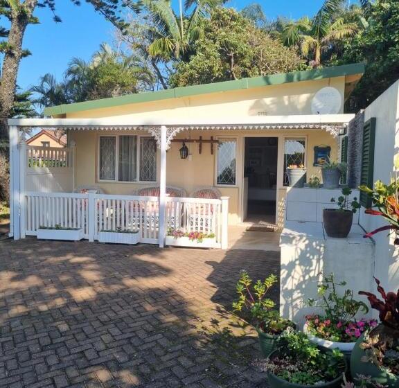 פנסיון Eight Palms