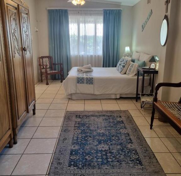 פנסיון Eight Palms