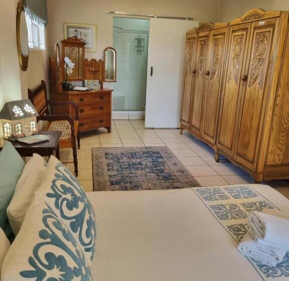 פנסיון Eight Palms