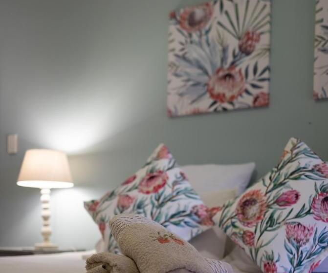 פנסיון Eight Palms