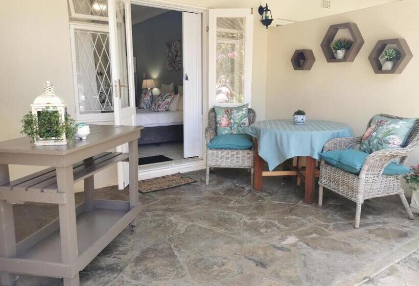 פנסיון Eight Palms