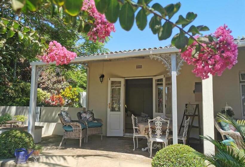 פנסיון Eight Palms