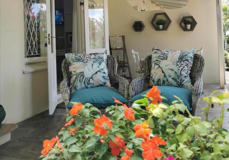 פנסיון Eight Palms