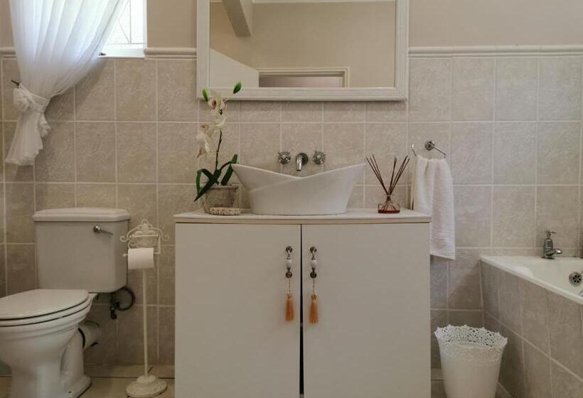 פנסיון Eight Palms