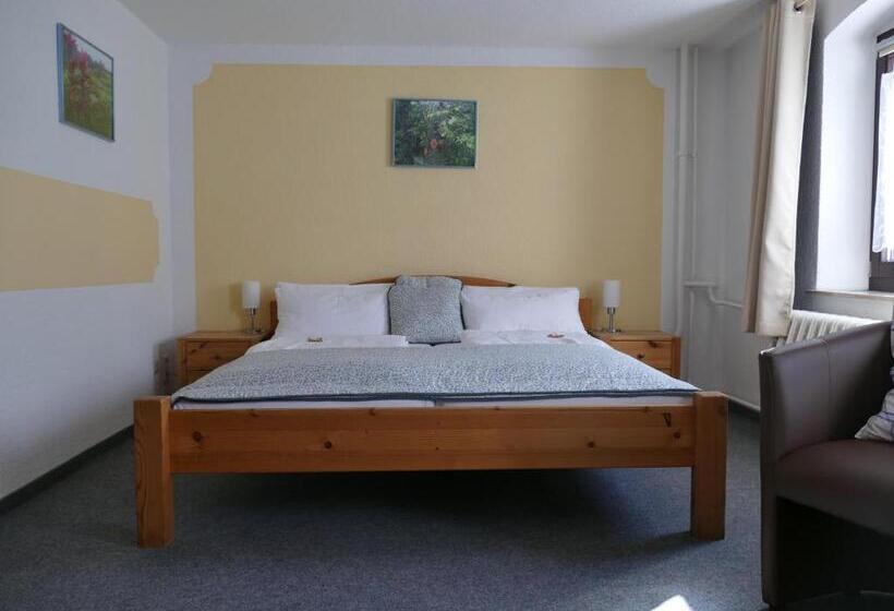 פנסיון „frische Quelle“ Jonsdorf