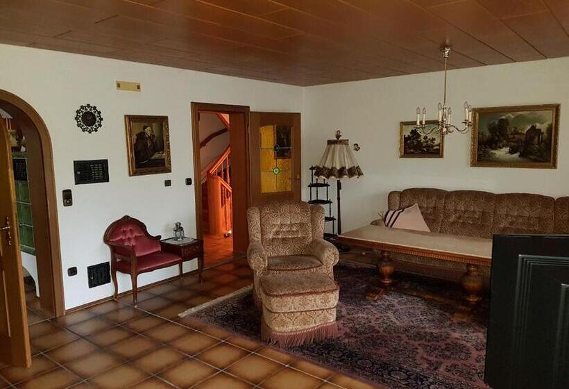 膳宿费 Gemütliches Gästehaus!