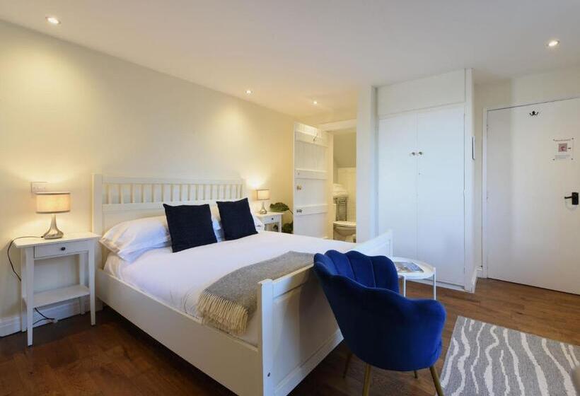 פנסיון Hilltop Country House