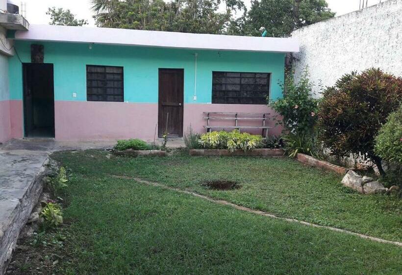 ペンション Hostal Y Temazcal Guemez