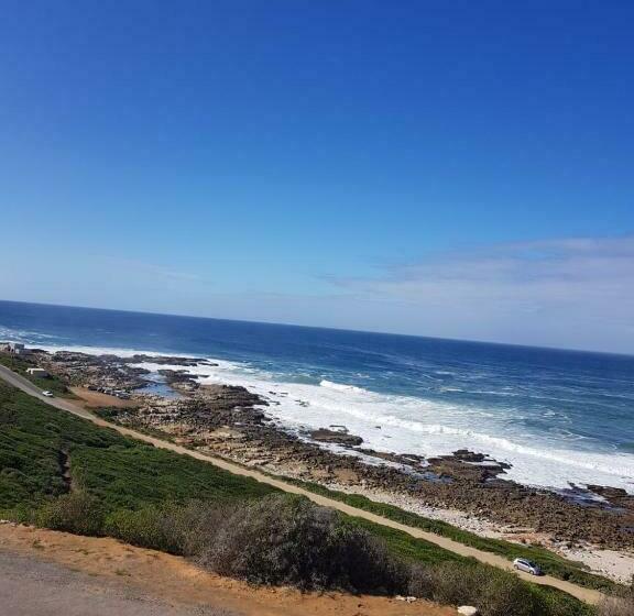 بنسيون The Boathouse