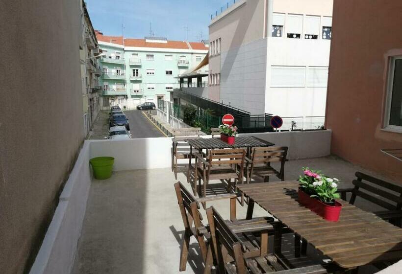 هاستل Bed&shower Moscavide  Self Check In