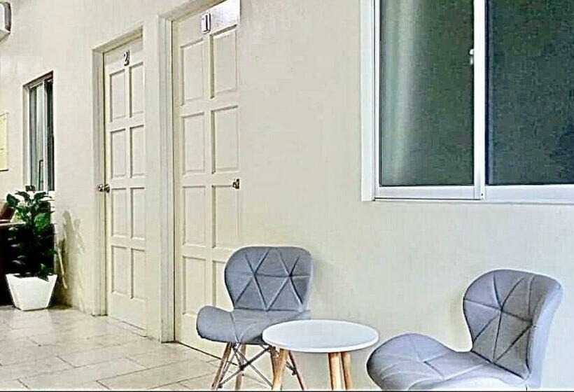 הוסטל Ozzy Lodge Semporna