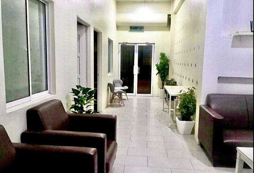 הוסטל Ozzy Lodge Semporna