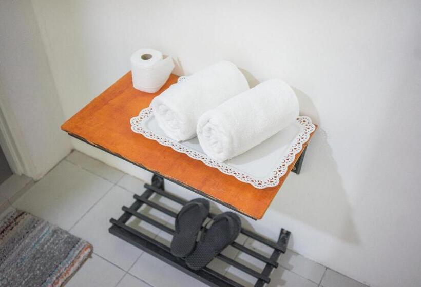 הוסטל Ozzy Lodge Semporna