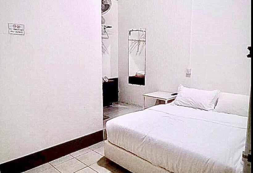هاستل Ozzy Lodge Semporna