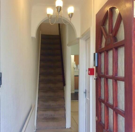 住宿加早餐  Station House