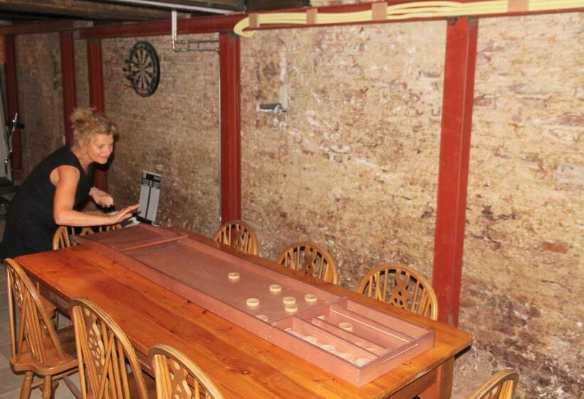 مبيت وإفطار Top Notch Apartment Along Canal In Historic Centre