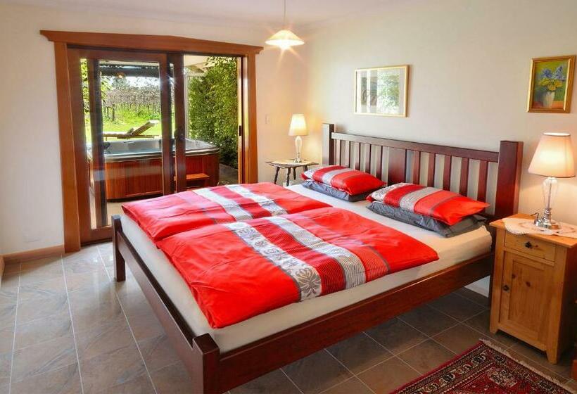 Отель Stephanette S Cottage