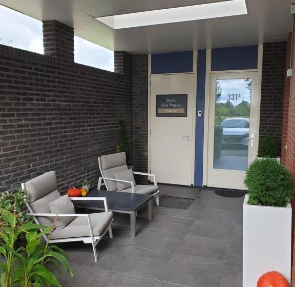 Пансион Elvis Presley Private Studio With Kitchen And Airconditioning