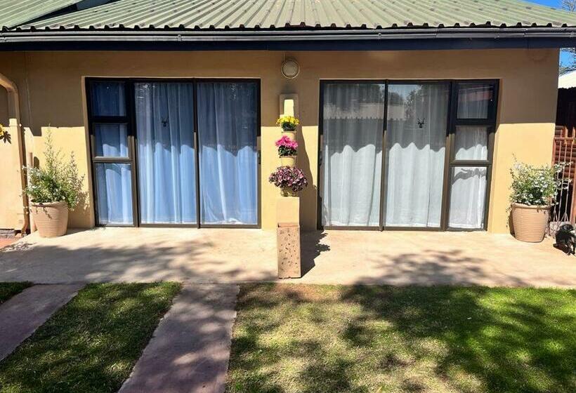 بنسيون Kudu Cottages