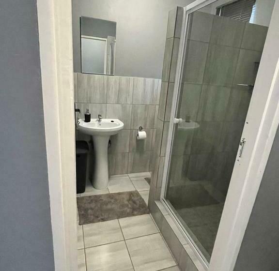 بنسيون Kudu Cottages