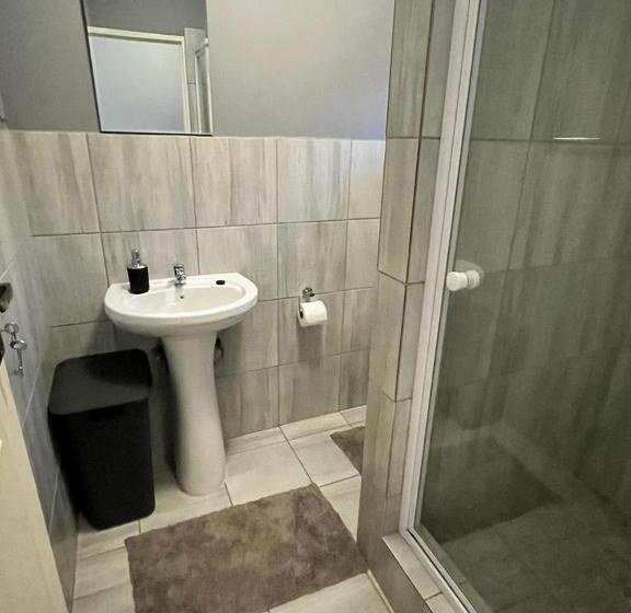 بنسيون Kudu Cottages