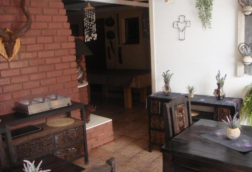 بنسيون Kudu Cottages