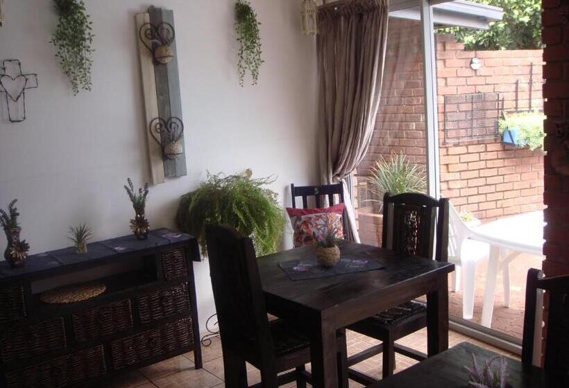 بنسيون Kudu Cottages