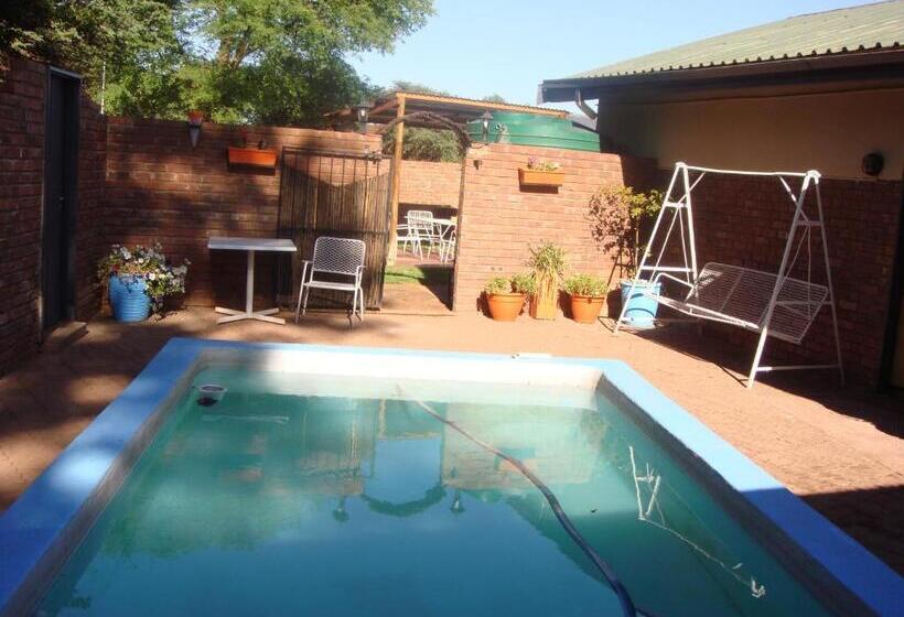 بنسيون Kudu Cottages