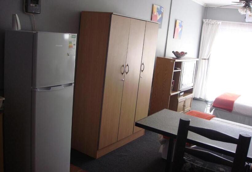 بنسيون Kudu Cottages