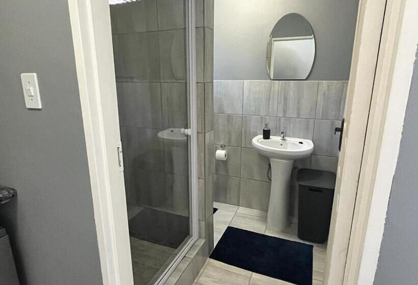 بنسيون Kudu Cottages