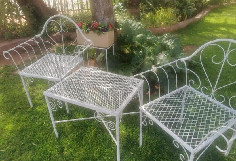 بنسيون Kudu Cottages