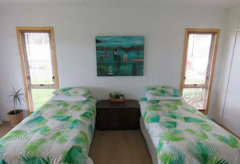 펜션 Pohutukawa Bach