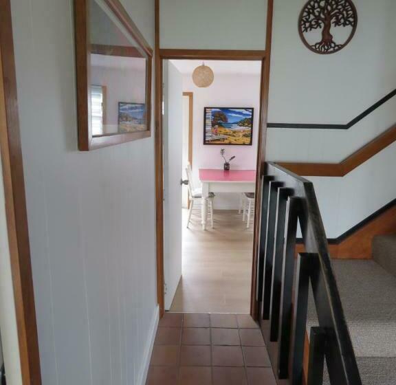 펜션 Pohutukawa Bach