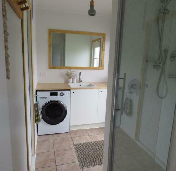 펜션 Pohutukawa Bach