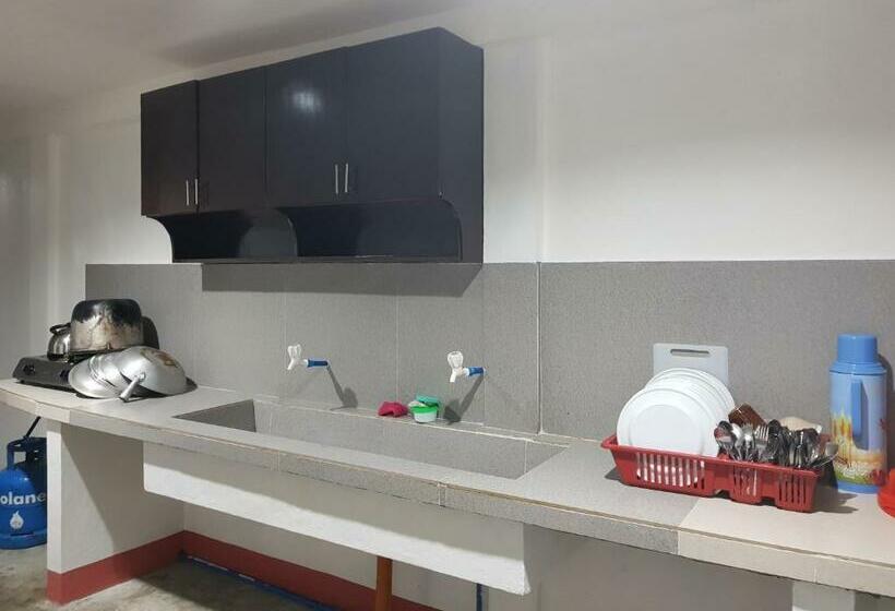 پانسیون Sj Pabua Travellers Inn