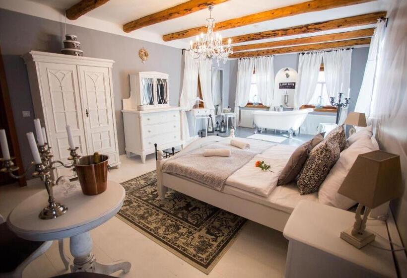 بنسيون Vidéki Porta